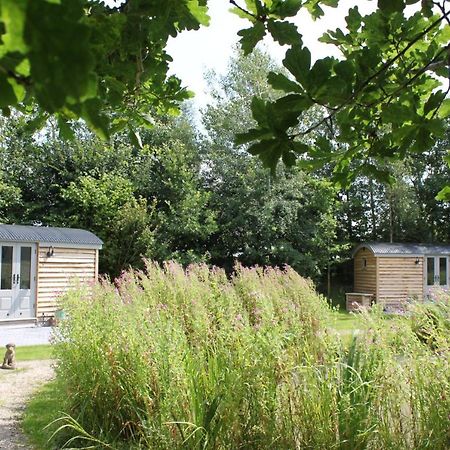Luxury Shepherds Hut - The Moorhen By The Lake ヨーク エクステリア 写真